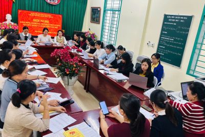 Chi bộ Trường MN Văn Xá tiến hành kiểm điểm đảng viên cuối năm 2025