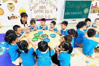 Tết Hàn thực của các bé tại Trường Mầm non Văn Xá.
